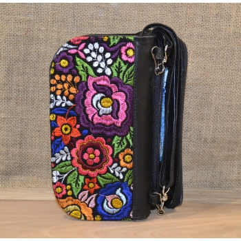 Portfel torebka skórzana czarna z kwiatowym kolorowym haftem .